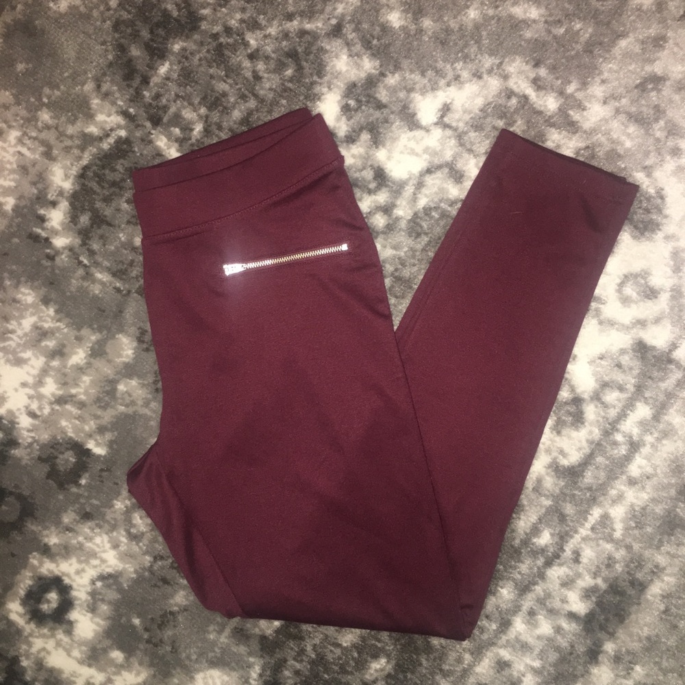 Maroon legging with zipper detail